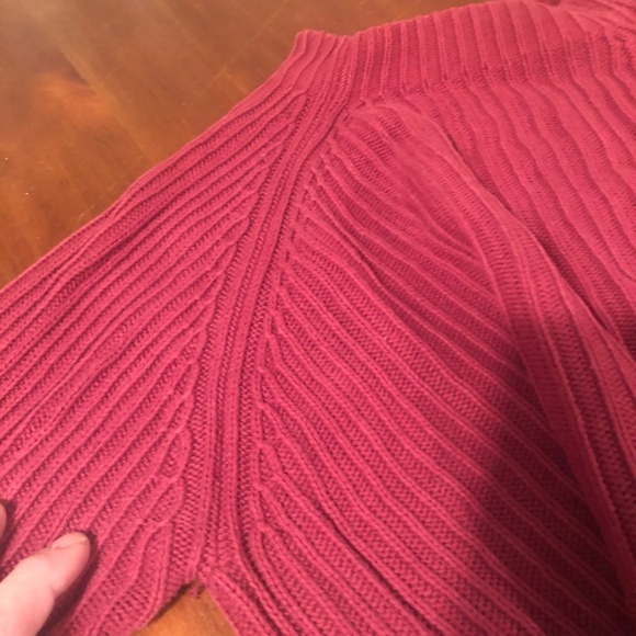 Liz Claiborne petite small pink sweater. Rarely worn if it all - Picture 5 of 7